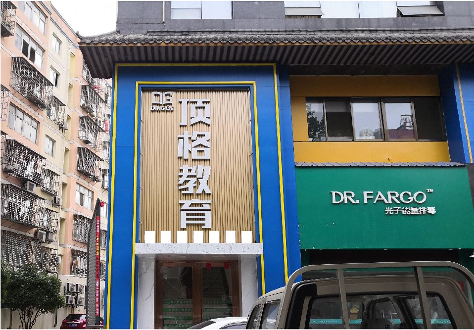 鹤峰门头设计要符合门店特色。